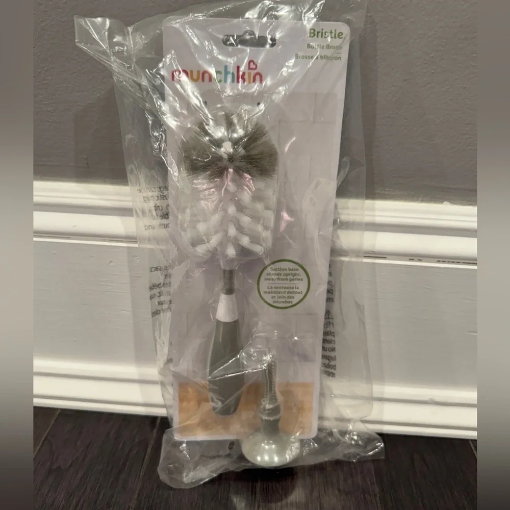 NWT Munchkin Gray and White Infant Baby Bottle Brush with Suction Base